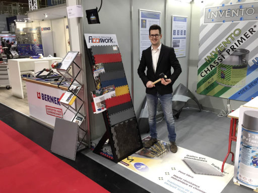 Hier ist Floorwork mit seien Industrieplatten auf der Messe Autozum zu sehen.