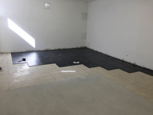 Hier sieht man einen einfach zu verlegenden Garagenboden